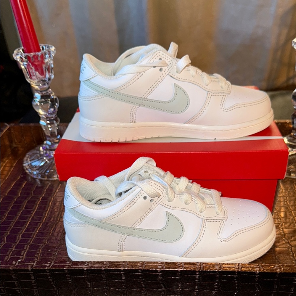 Nike White and Gray Sneakers with Textured Leather